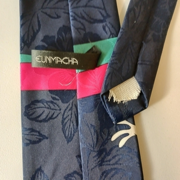 2 VINTAGE novelty print football theme ties - Picture 5 of 5